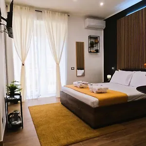 https://blackwoody-contemporary-rooms-napoli-centro-storico.hotels-amalfi.com